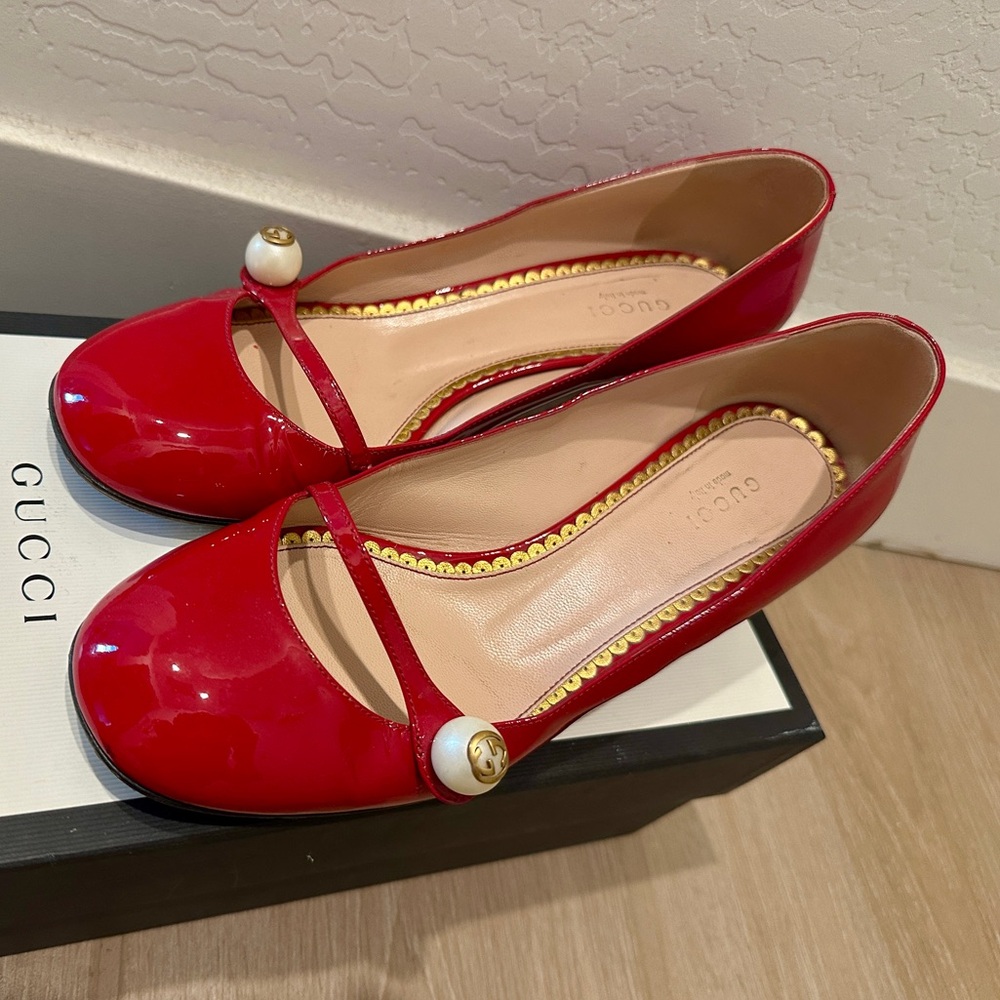 GUCCI Vernice crystal hibiscus patent red Mary Jane heels, size 38 - Picture 3 of 10